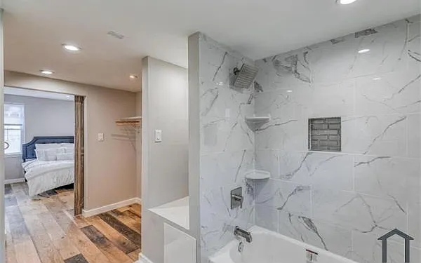 2021 W Oxford St — Photo 17