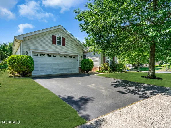 37 Silverside Road, Lakewood, NJ 08701