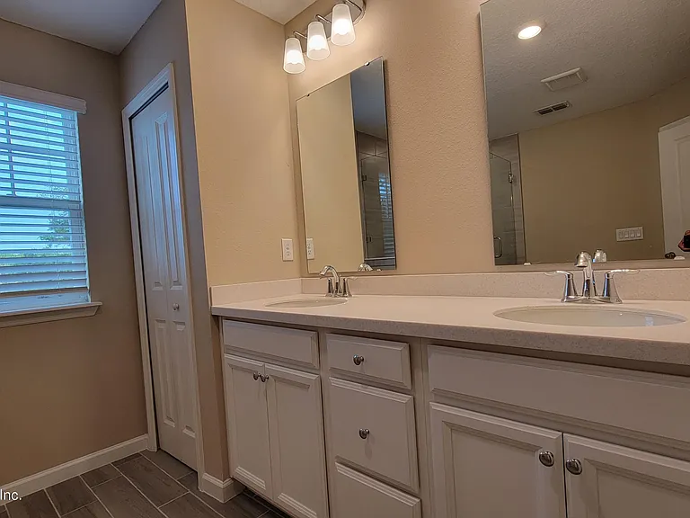 12880 Josslyn Ln — Photo 14