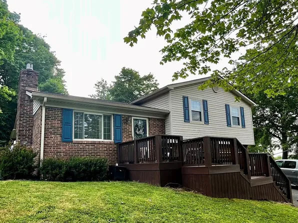 230 Briarwood Dr, Shady Spring, WV 25918