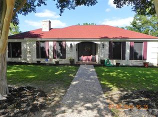 411 S Ridge St, Hallettsville, TX 77964