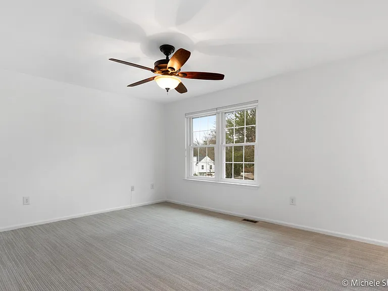 272 Yale Ct — Photo 10