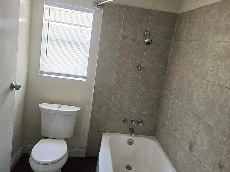413 W Van Buren Ave #9 — Photo 7