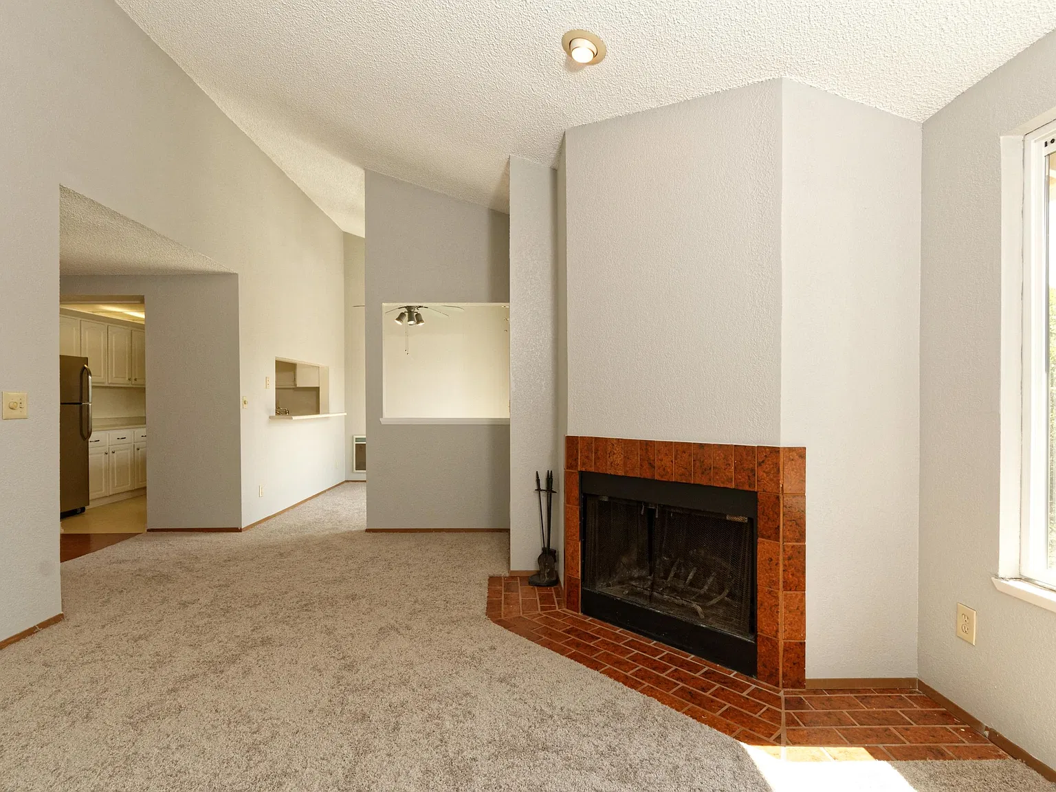 1 bed, 832 sqft, $1,500 — Photo 3