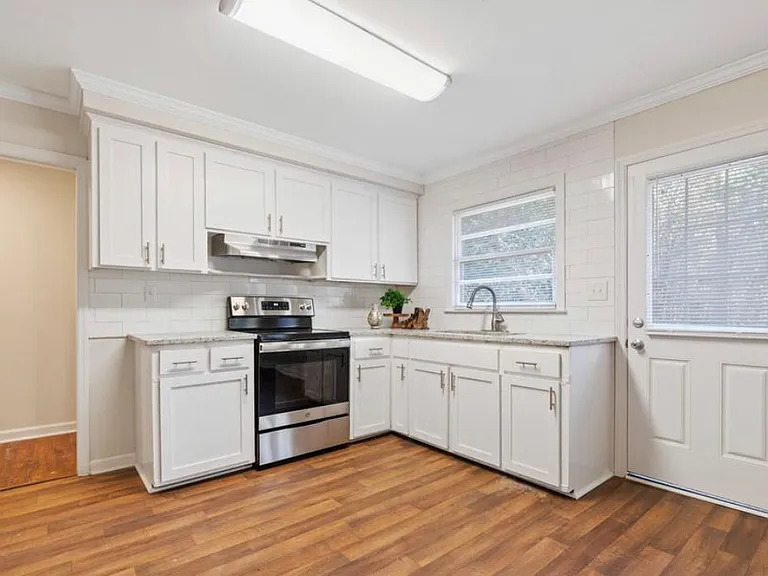 2553 Tredway Dr — Photo 11