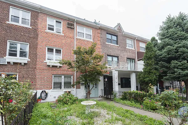 Sold by Compass | media 1