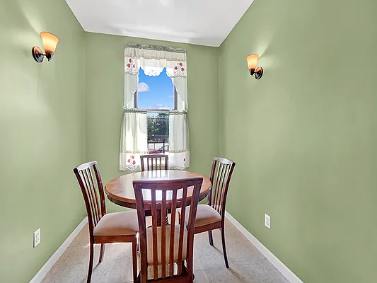 Sold by REMAX Elite | media 33