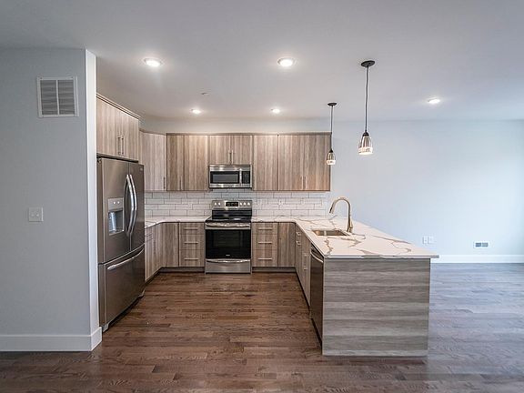 3rd image of 1527 N Franklin St #1