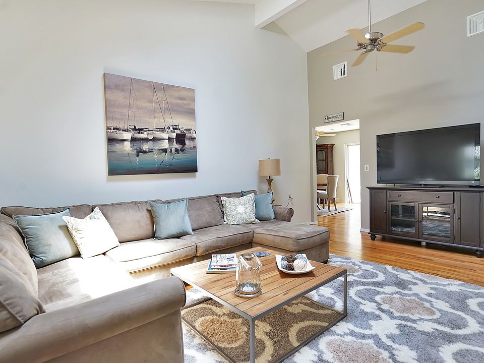 Vaulted Ceiling Living Room 
