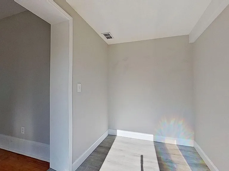 4633 Kingsbury St — Photo 4