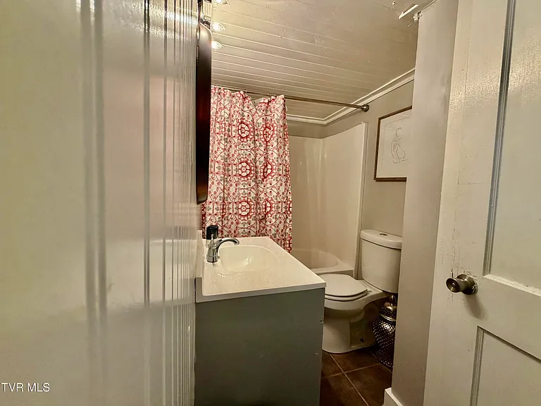212 W F St #A — Photo 10