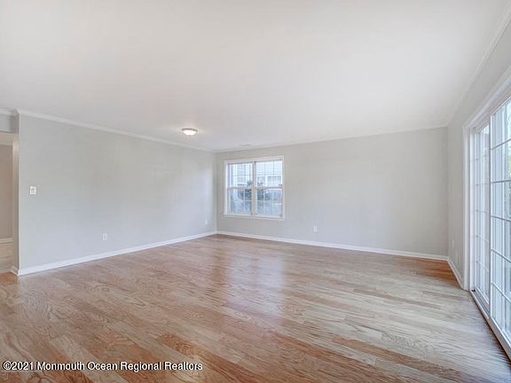 4th image of 869 Mariposa Ct