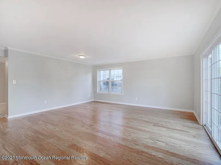 869 Mariposa Ct — Photo 4