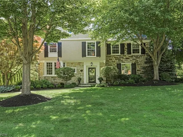 2711 Wadsworth Rd, Shaker Heights, OH 44122