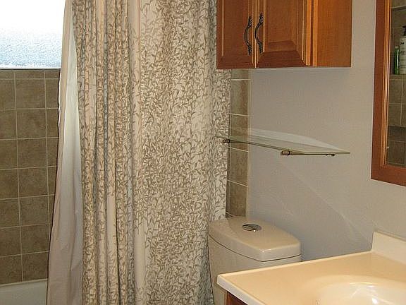 Upstairs Bathroom Tile Shower Surround & Flooring