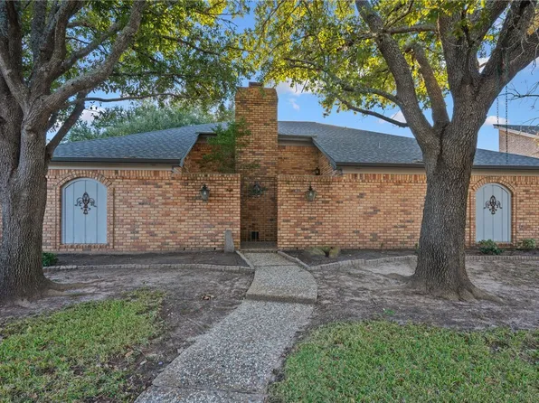 2702 Camelot Dr, Bryan, TX 77802