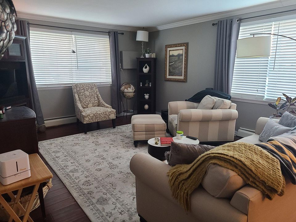 1st image of 104-2700 W 44th St #104