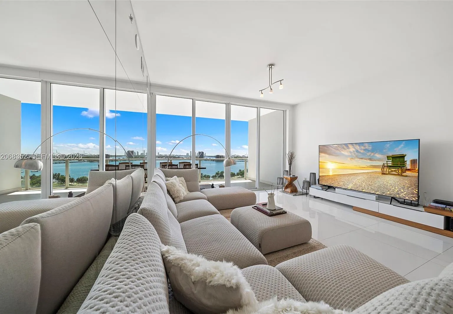 Paramount Bay Condo — Photo 3