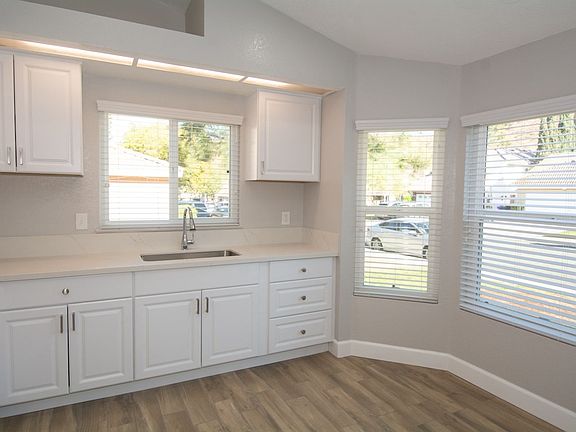 4th image of 12032 Weeping Willow Ln