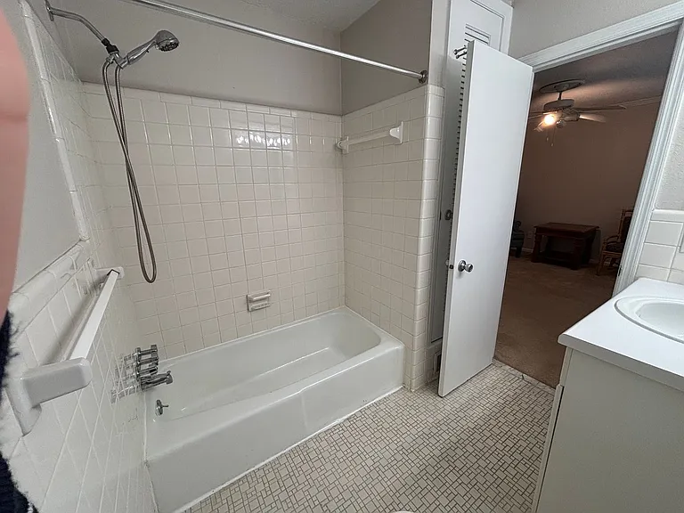 4743 Champion Ct — Photo 16