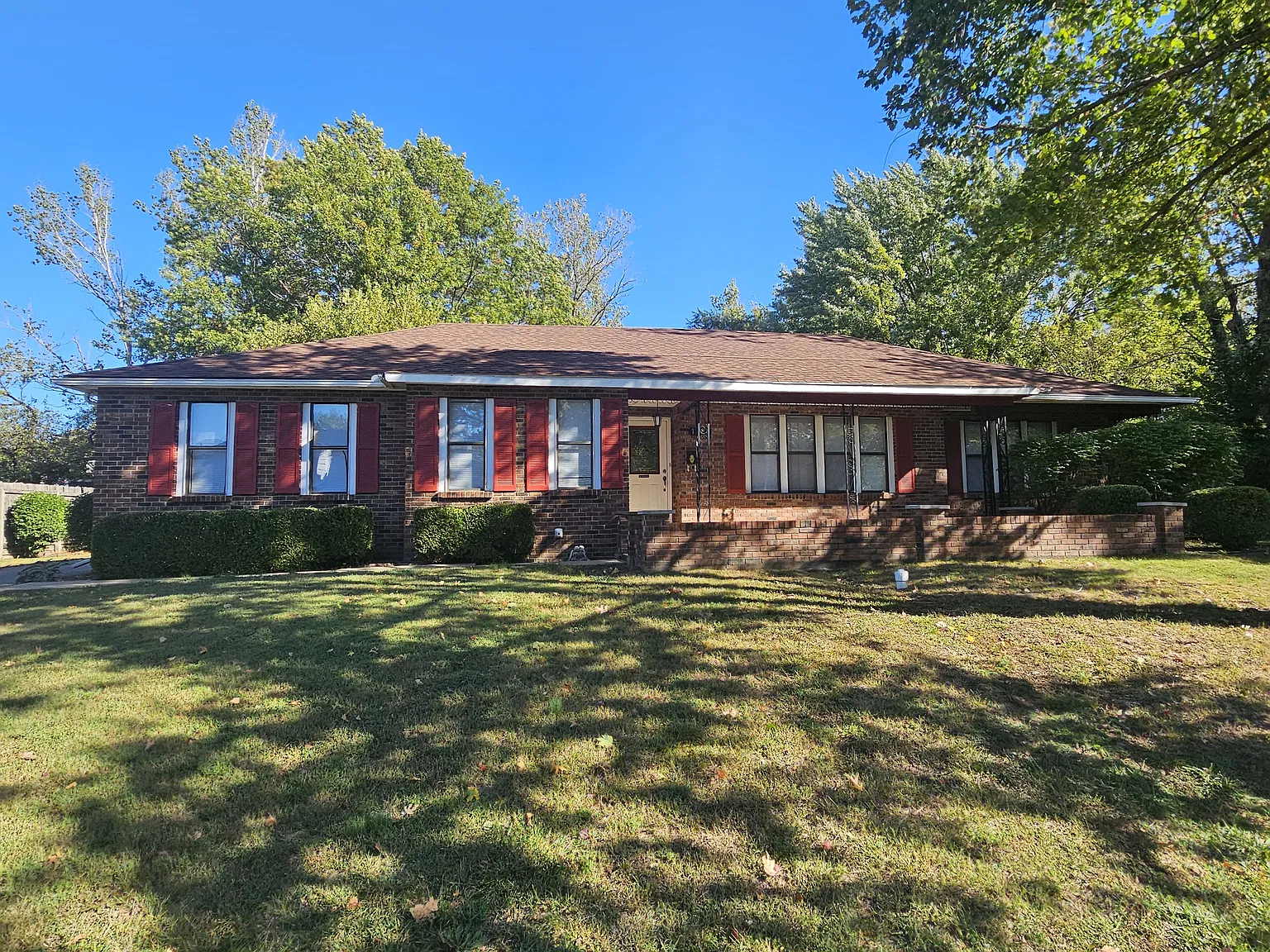 3 bed, 2.5 bath, 2155 sqft, $1,700 — Photo 2