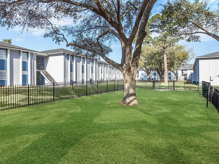 Riverview — Photo 1