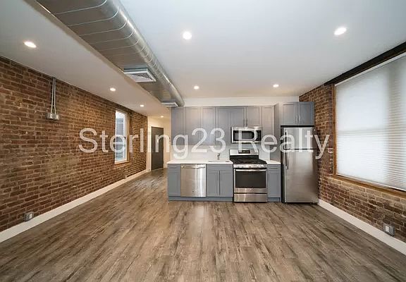 2nd image of 26-20 Hoyt Ave S #2RR
