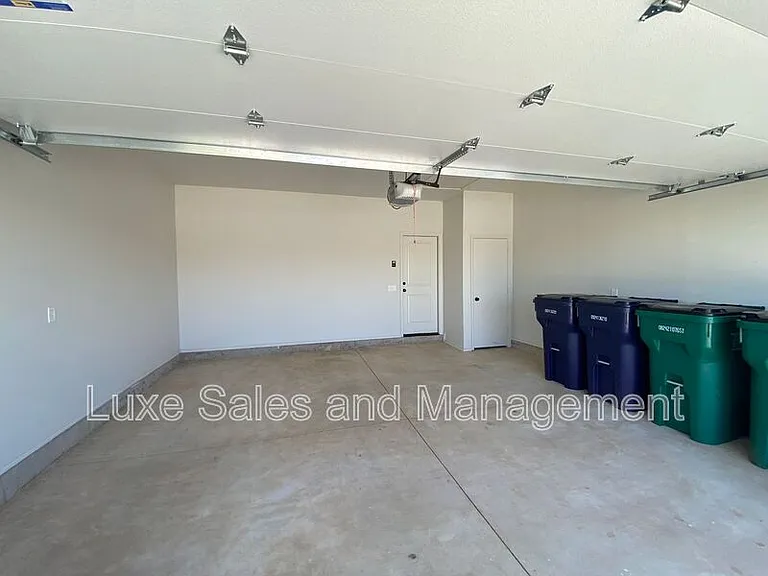 8000 NW 110th Dr — Photo 6