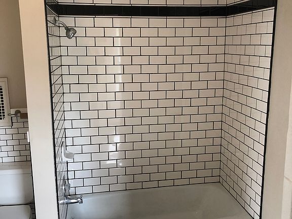 2nd image of 820-822 13th St S #1B-1BA-650SQFT