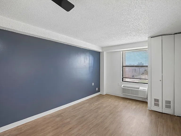 Riverview Apartments — Photo 17