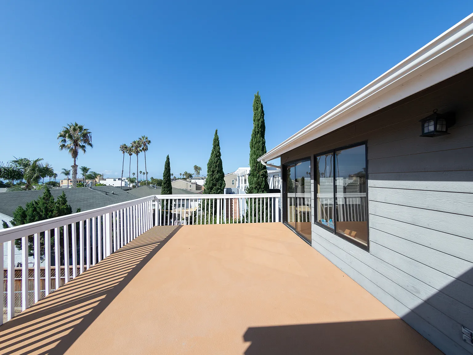3 bed, 2.5 bath, 1550 sqft, $5,300 — Photo 2