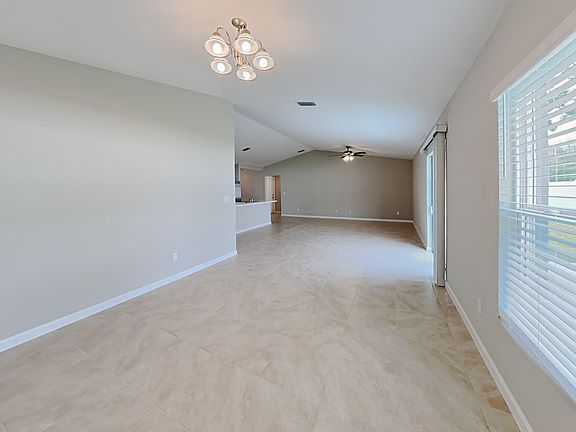 4th image of 2437 SW Falcon Cir