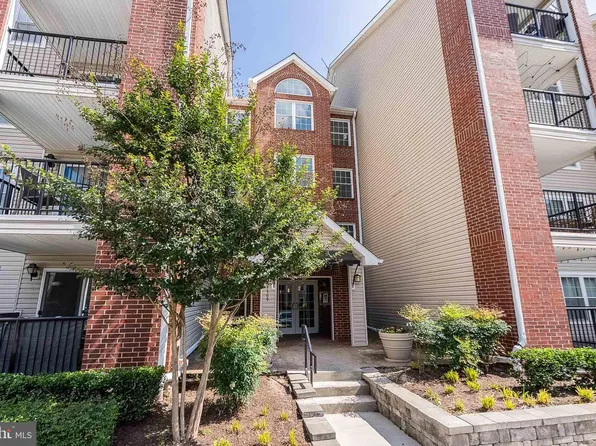 3309 Wyndham Cir APT 2173, Alexandria, VA 22302