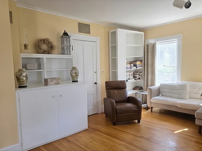 122 Oak St #3 — Photo 5