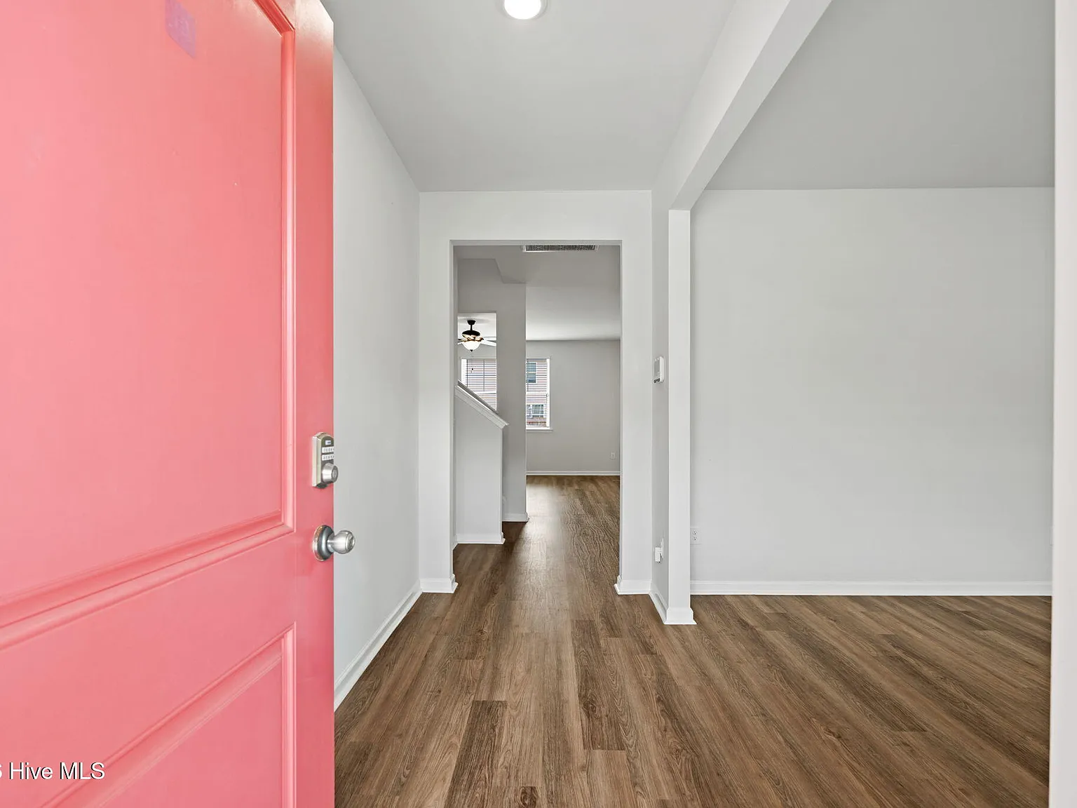 5 bed, 3.5 bath, 2511 sqft, $2,300 — Photo 4