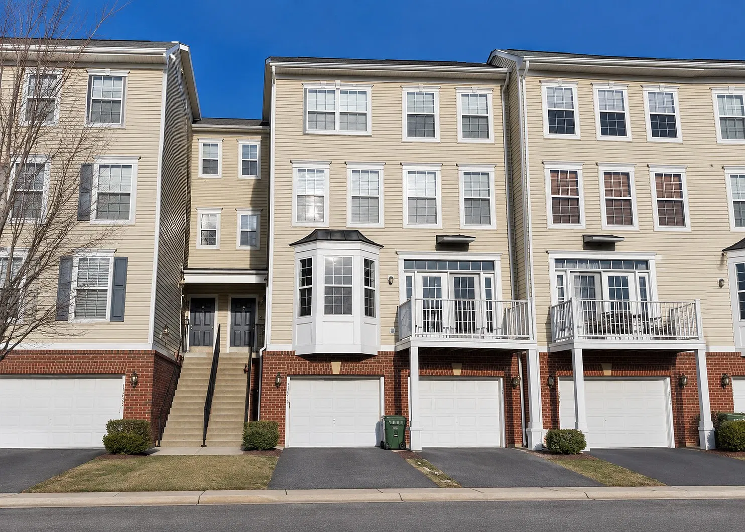 3 bed, 2.5 bath, 2088 sqft, $2,850 — Photo 1
