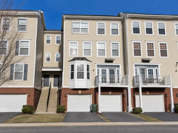13536 Davinci Ln #52, Oak Hill, VA 20171