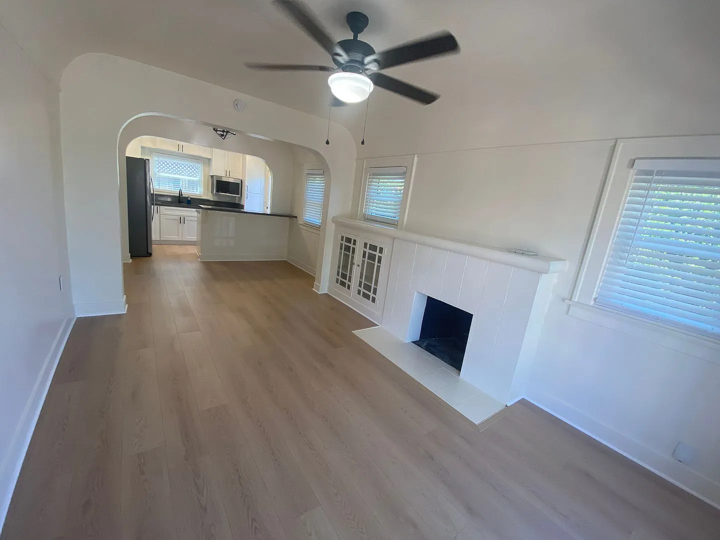 Cute two bedroom, one bathroom single family home located in Normal heights available now — Photo 2