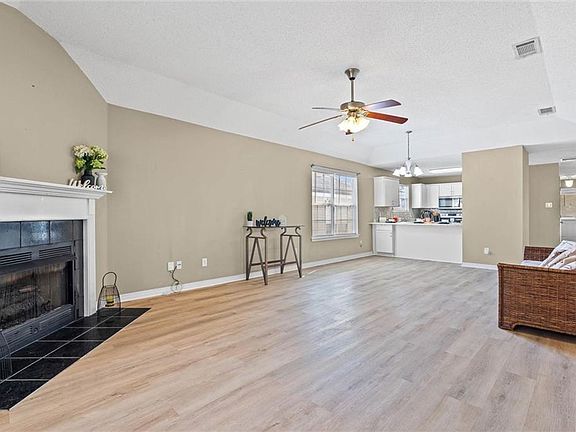 3rd image of 4636 Saint Charles Ct