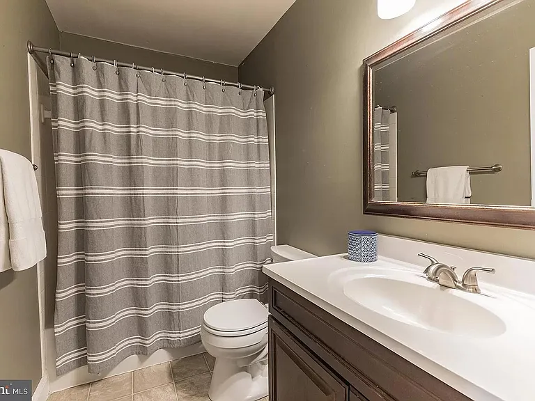 2nd upstairs bathroom