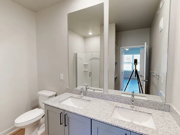 Remington Lake Apartments — Photo 24