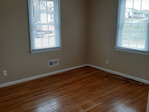 5th image of 3212 Nelson St