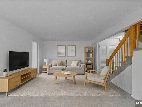 2nd image of 319 Gorge Rd APT 5