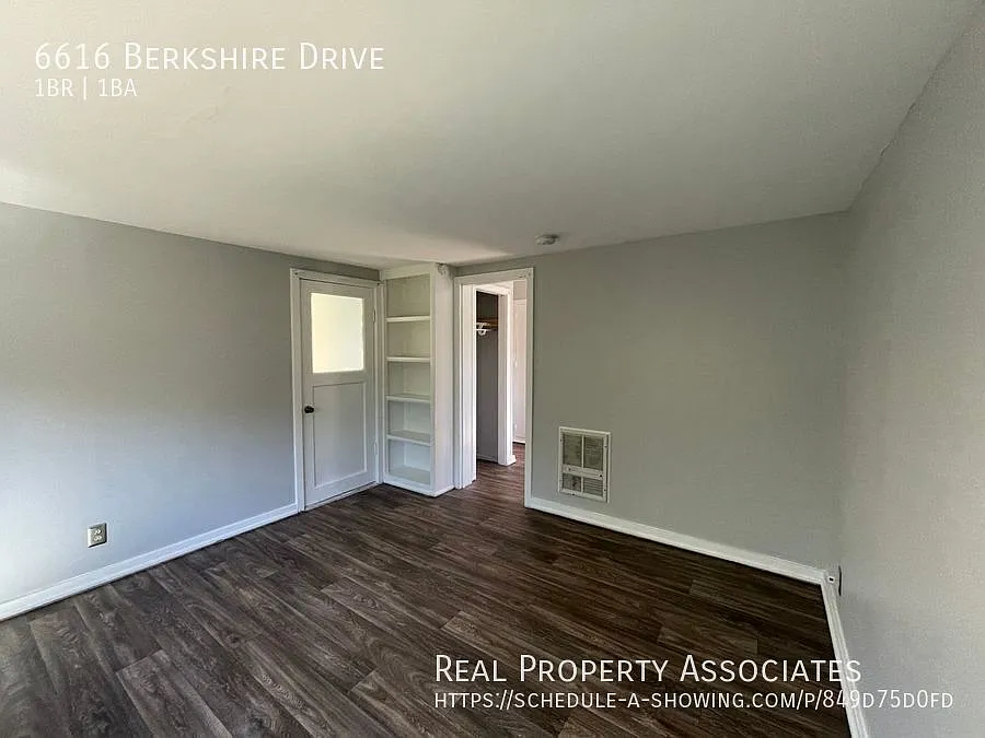 Cute 1 bed, 1 bath House in convenient Beverly neighborhood — Photo 2