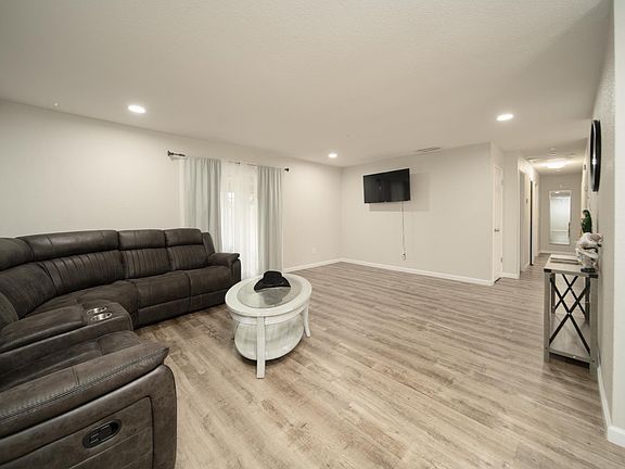 2nd image of 601 Summit Ct