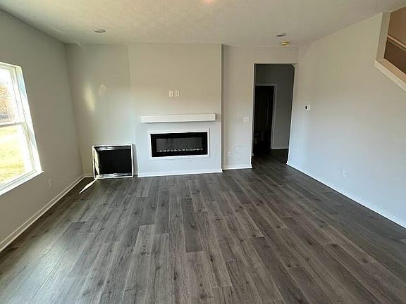 4th image of 51 Colquitt Ct