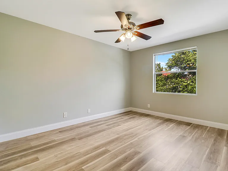 4881 McGill St — Photo 32