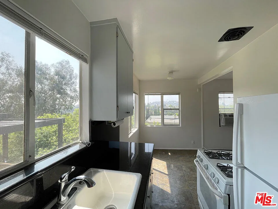 1 bed, 1.0 bath, 600 sqft, $2,600 — Photo 3