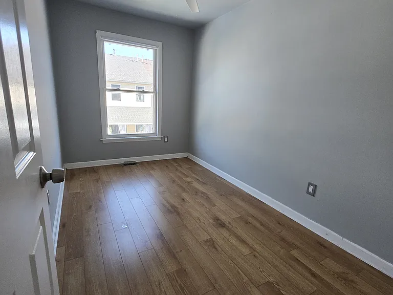 3566 Edgemont St — Photo 7