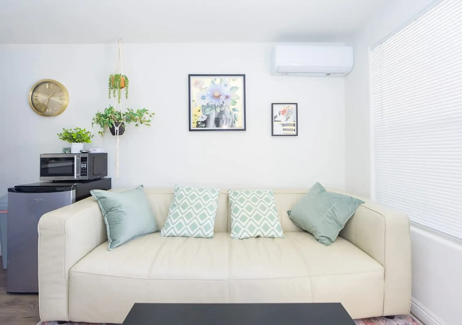 Stylish Guesthouse w/ Free Parking Near DTLA — Photo 4